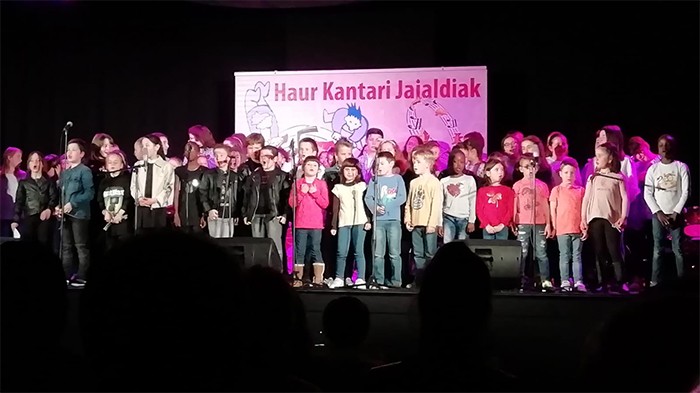 Haur eta Gazteen Kantari Jaialdiak martxoan