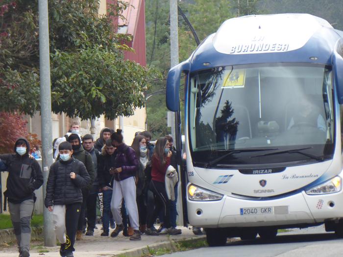 Hezkuntza Departamentuak eskola garraioa emateko deialdia egin du