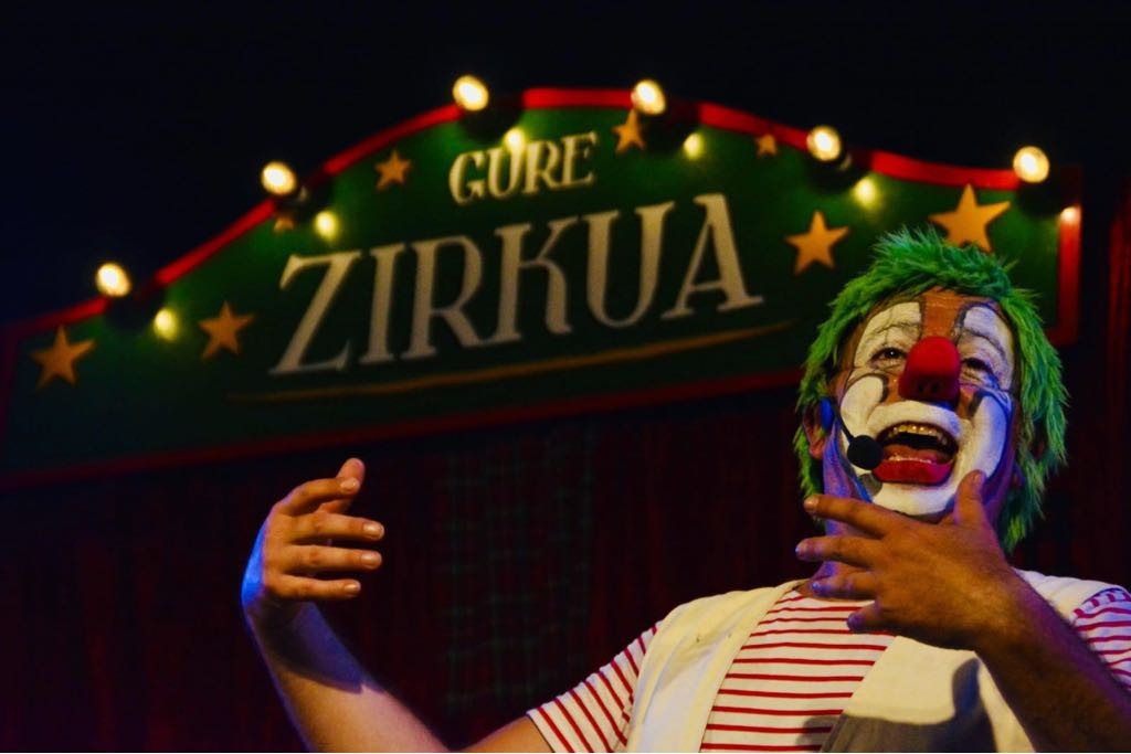 "Zirkuak arte guztiak batzen ditu, arte eszeniko nagusia da"
