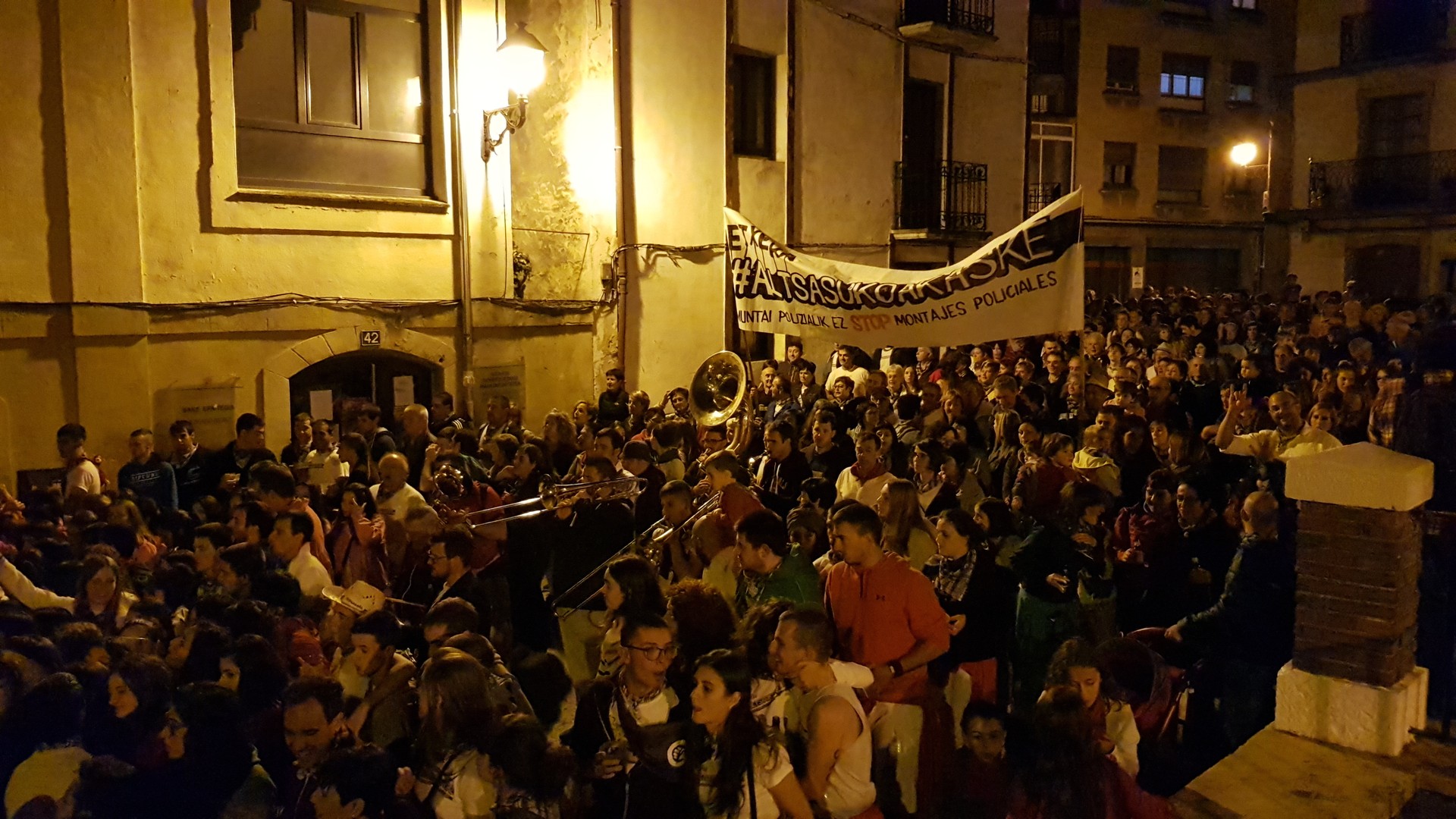 Altsasu Gurasoak: “epaiketa dugu aurretik eta prozesua bukatu arte guztion laguntza behar dugu”
