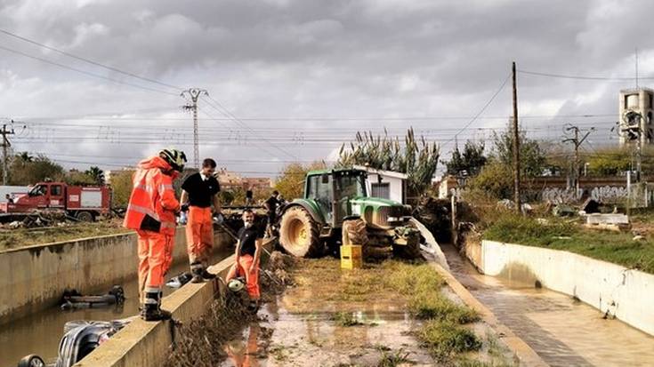 "Gaur trenbide azpiko pasabideak garbitzen ari gara besteak beste"