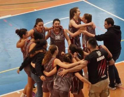 CBASK emakumezkoen seniorrak, hirutik hiru