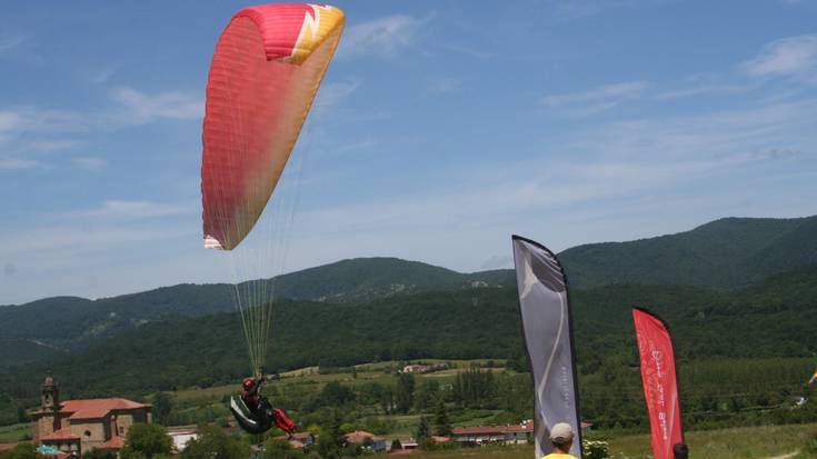 Lakuntzan Oinez eta Hegan parapente txapelketa jokatuko da