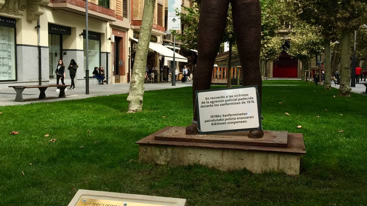 Gogoan eskulturako plaka jarri du gobernuak