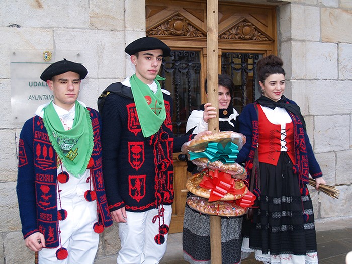 Kintoz bete dira kaleak - 22