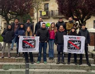 Sakana Bizirik "eredua zalantzan" jartzearen alde