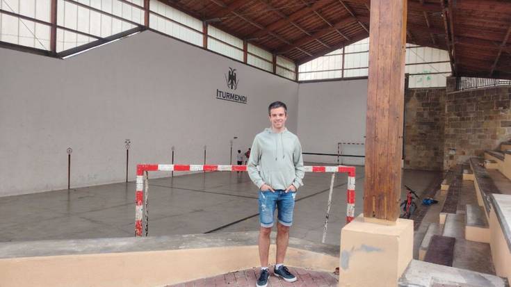 Lehenengo egunean, frontenis txapelketa