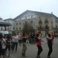Plaza dantzak Korrikari ongi etorria emateko