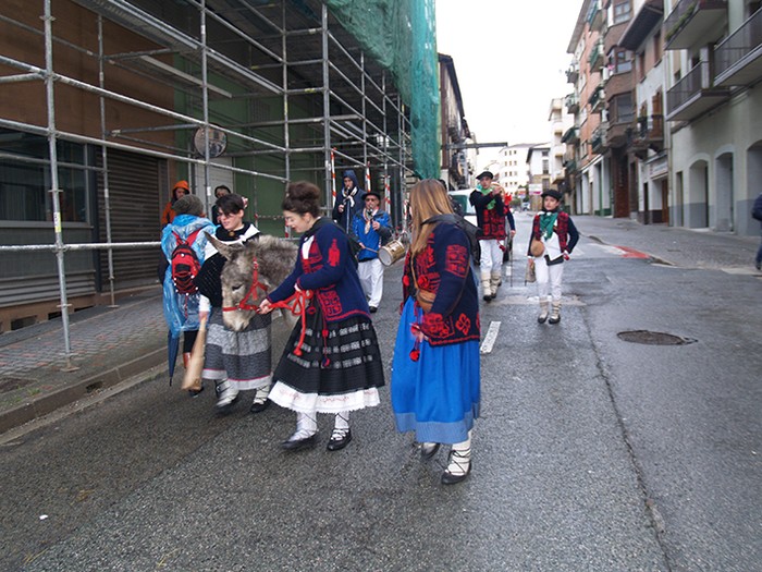 Kintoz bete dira kaleak - 25