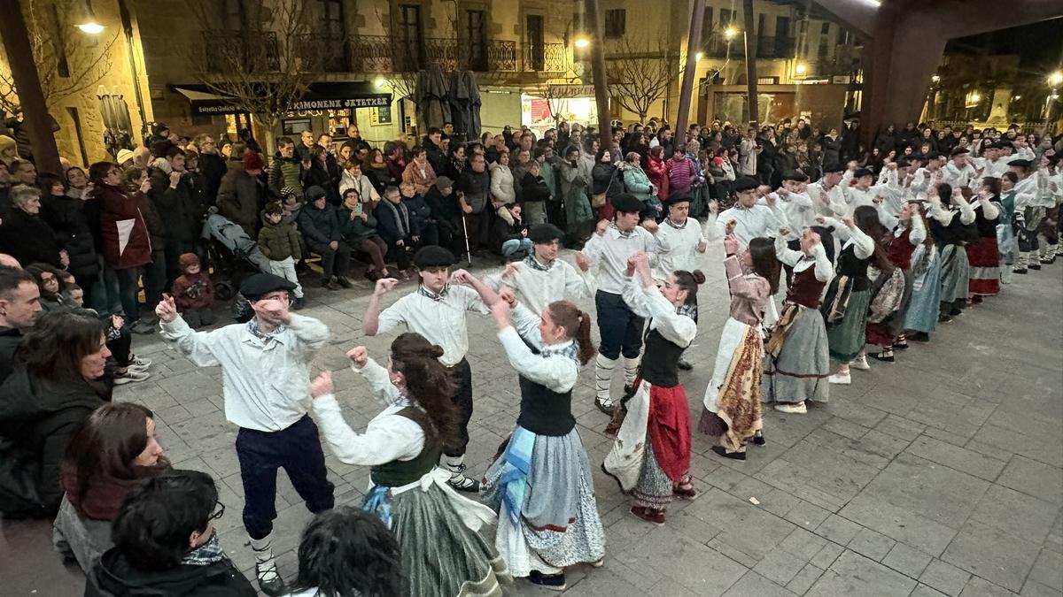 Kintoek lekukoa hartu zuten Lakuntzan