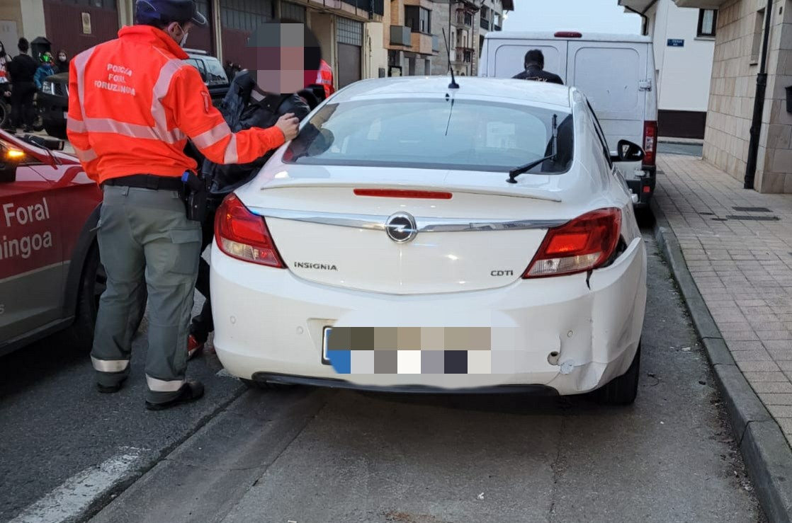 Herrian ausarkeriaz gidatzeagatik atxilotuta