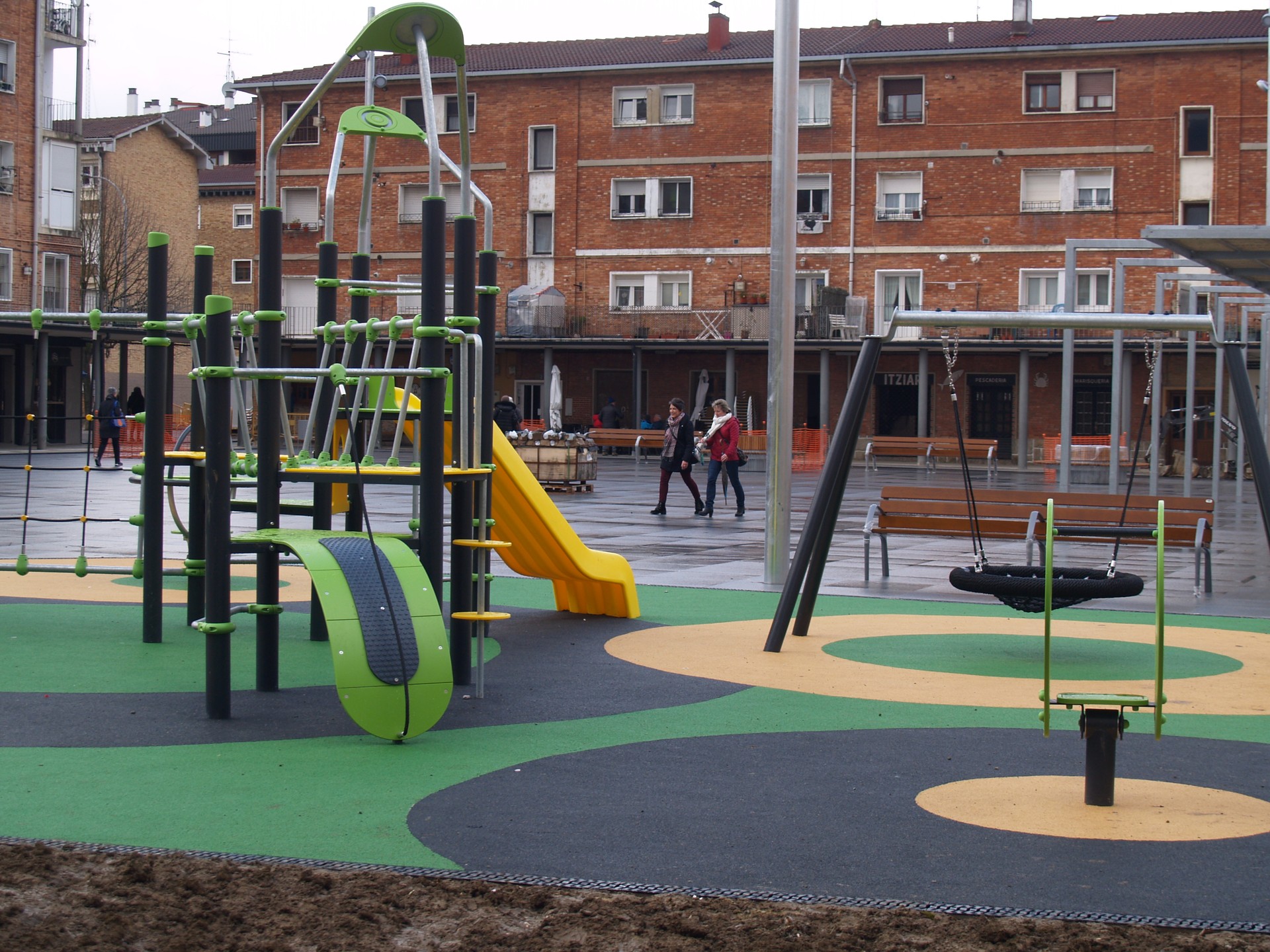Zumalakarregi plaza herritarren eskura