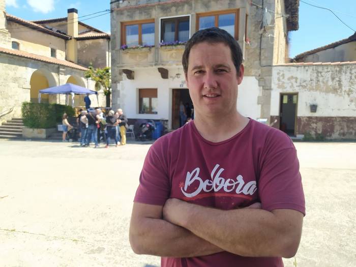 "Oso zaila da zuzenean gazta guztia saltzea"