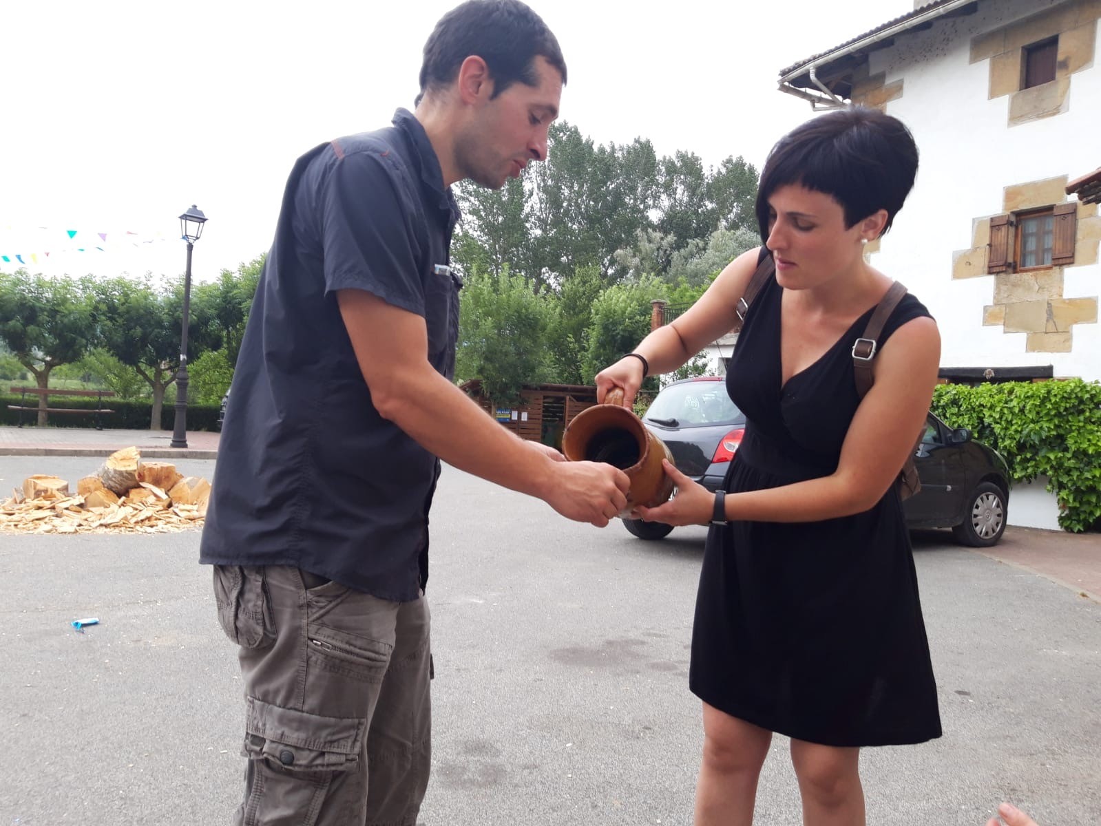 Udalak eta kontzejuak estreinako hitzarmena sinatu dute