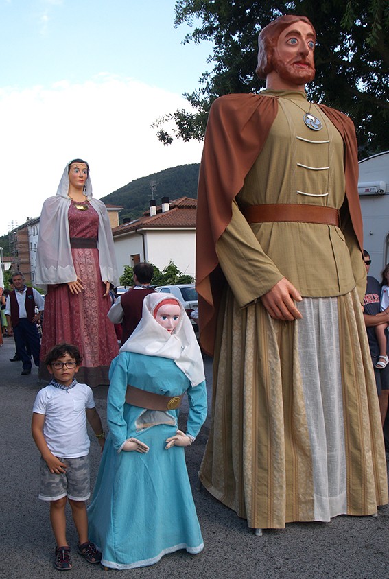 Irurtzungo festak iragarriko dituen irudiaren bila
