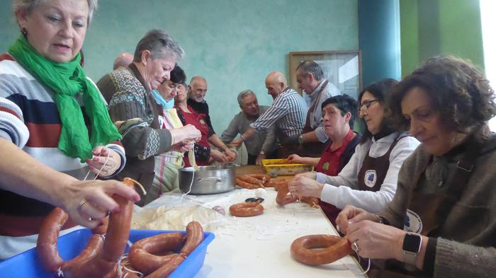 La Encinak txerri festa hartu zuen