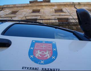 Udalak bi lanposturen deialdia eginen du