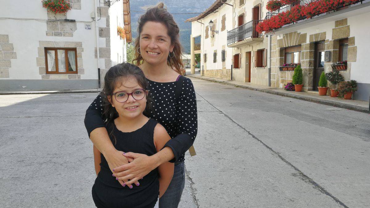 "Festen nahaste-borrastearen erdian parentesi bat da"