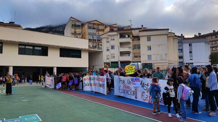 Atakondoan protesta egiten hasi dute ikasturtea