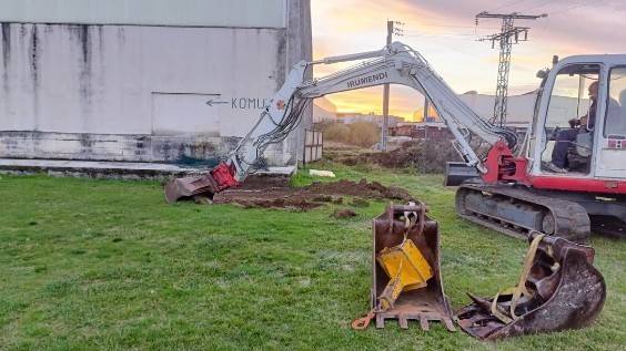 Zelai Berrin belar artifiziala jartzeko lanak hasi dira