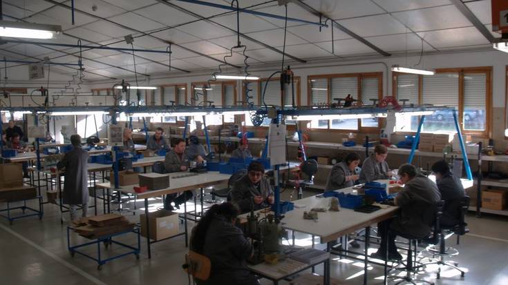 "Garraio zerbitzua behar dute, bai edo bai"