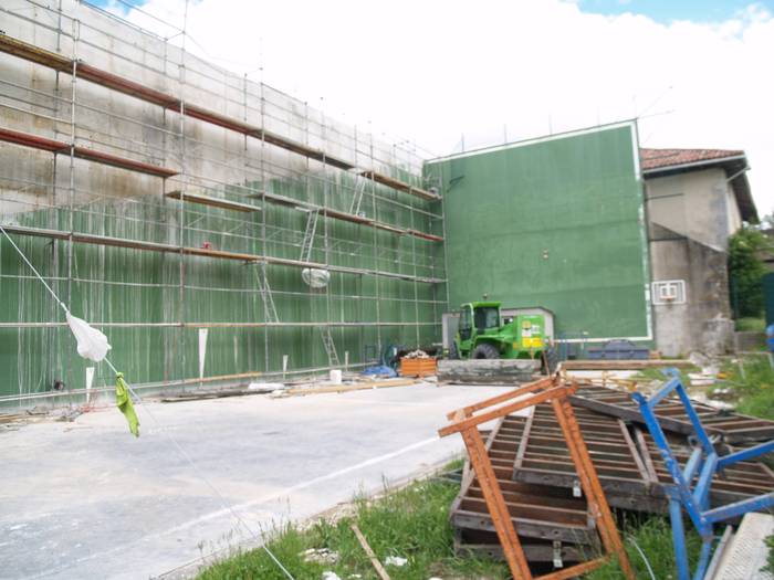 Frontoia estaltzeko lanak aurreratuta