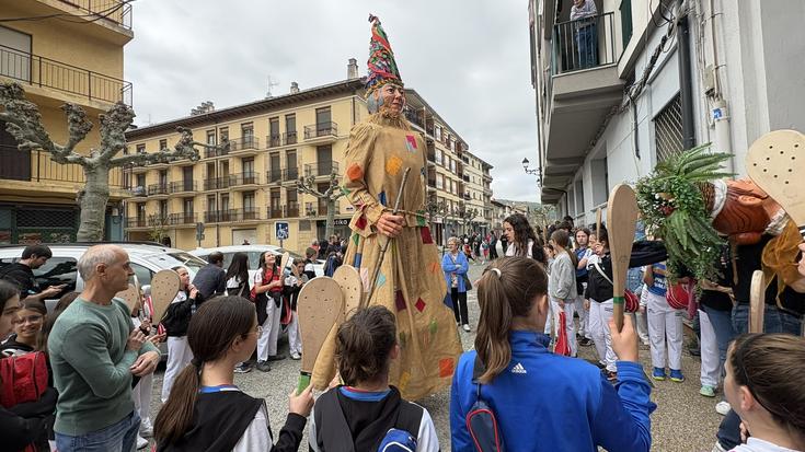 Pilota, txirrindularitza, areto futbola, mendia eta ikastaroa