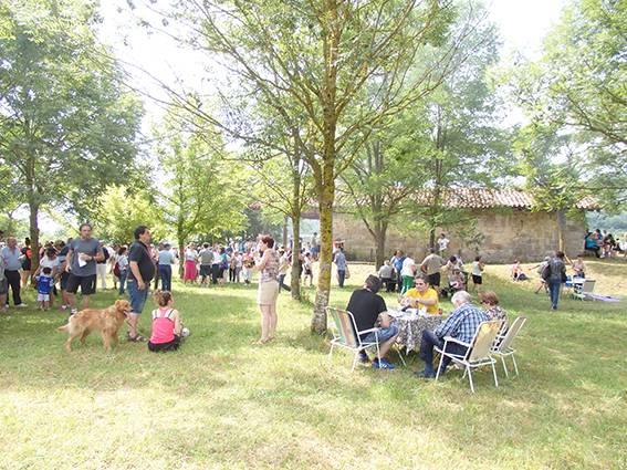 Bi ospakizunen daten zuzenketa