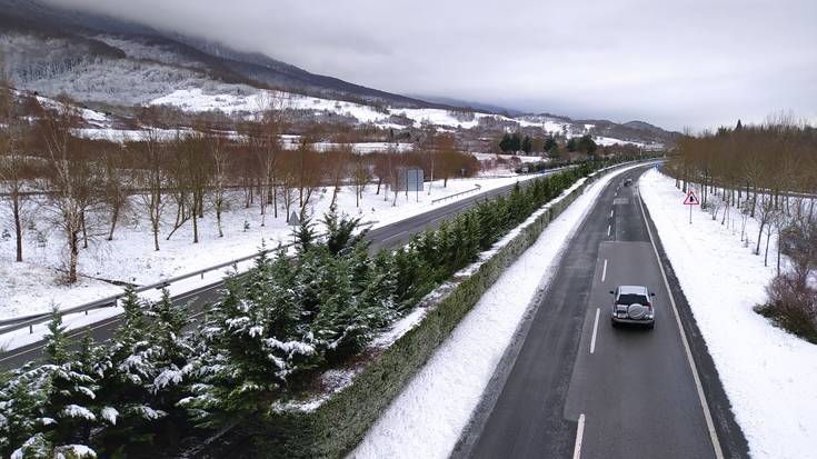 Errepide sarea garbi dago