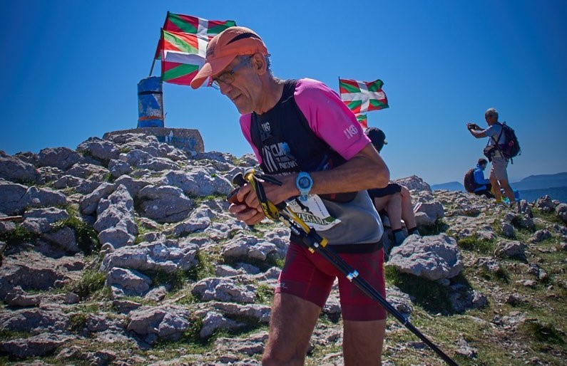 "Zegama-Aizkorrin jende artean pasatzen naizenean malkoak erortzen zaizkit"