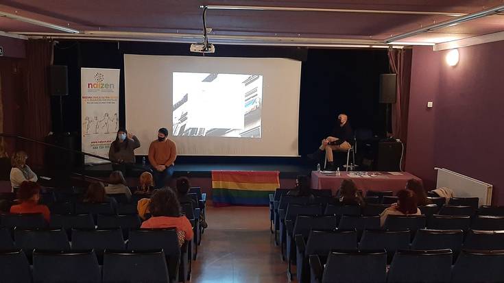 Kattalinguneren jendaurreko aurkezpena