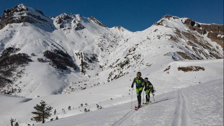 200 eskiatzaile Bandres-Karoloren Memorialean