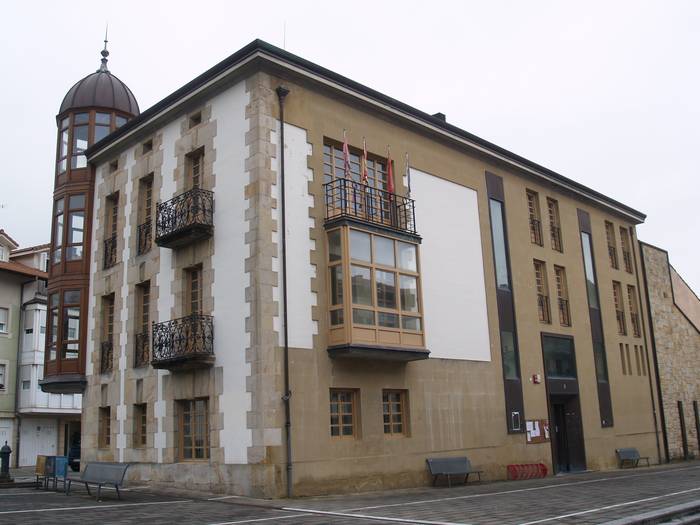 Udalak teknikari baten lan egutegia aldatu du