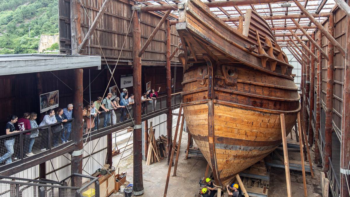 San Joan baleontziaren ureratzea zuzenean