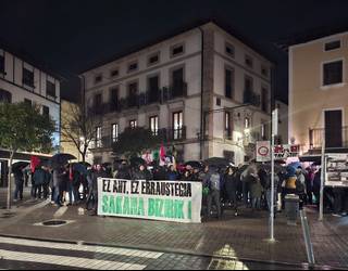 AHT eta errausketa egitasmoen kontra egin dute