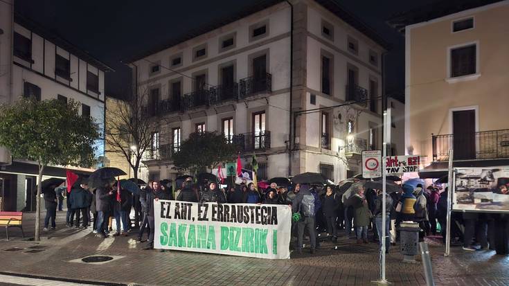 AHT eta errausketa egitasmoen kontra egin dute