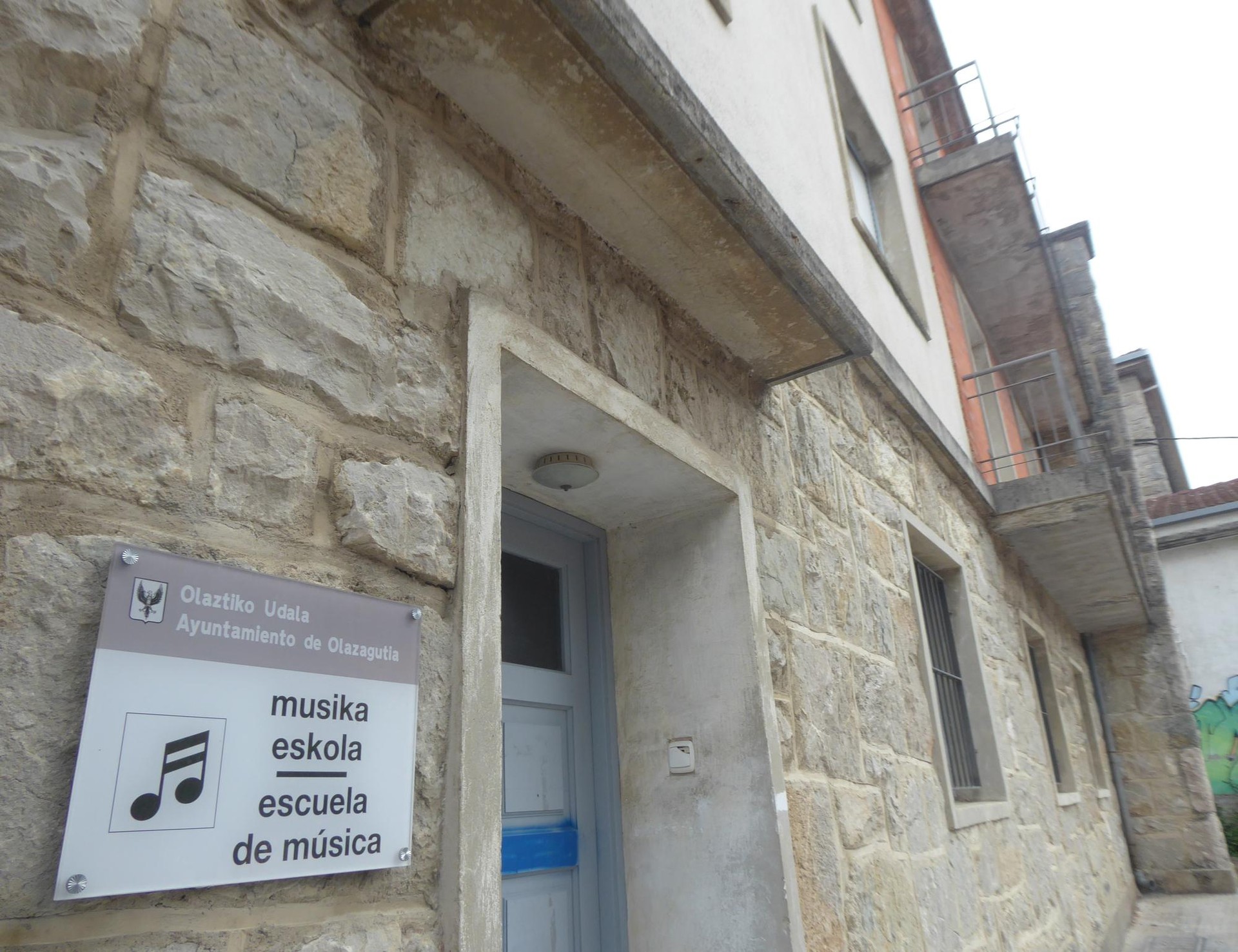 Olaztiko musika eskolan saxofoi irakaslea behar da