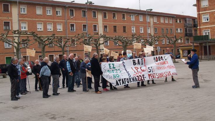 Gizarte guztia pentsio duinen alde egitera deitu dute
