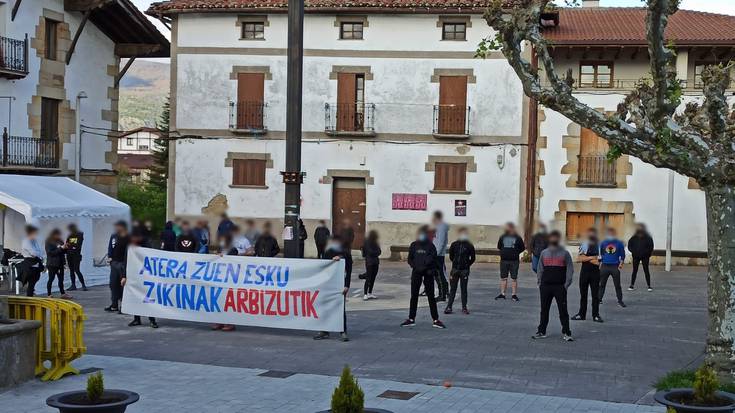 Gazte Asanbladak "polizia presentzia itogarria" salatu du