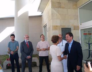 Nafarroako Gobernuko ordezkaritza Josefina Arregi klinikan