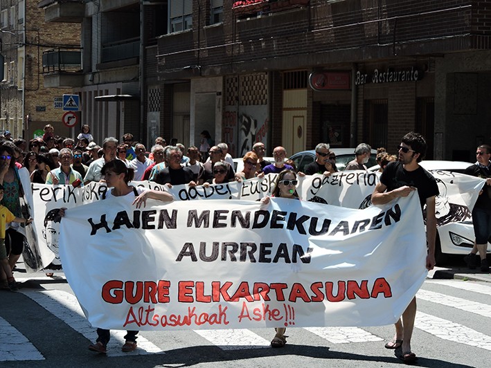  Espetxean urte bat daramatela salatzeko manifestazioa Altsasun