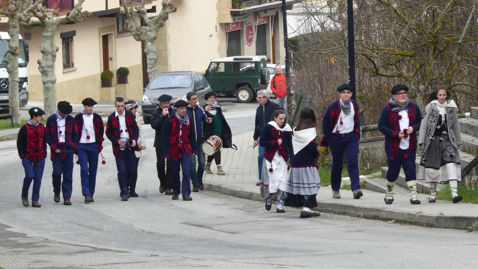 Zortzikoa binaka dantzatuko dute