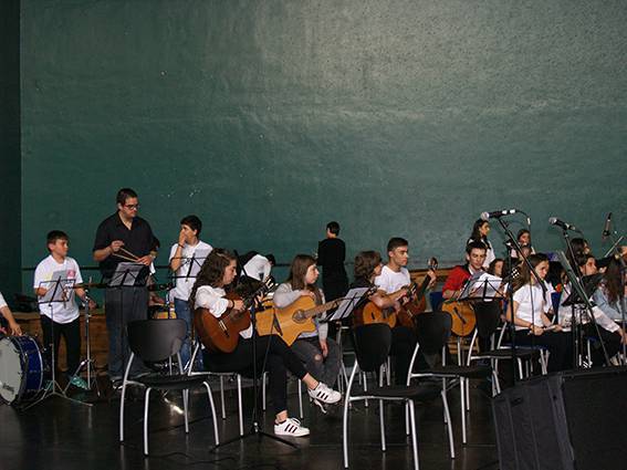 Musika eta dantza eskolaren emanaldia