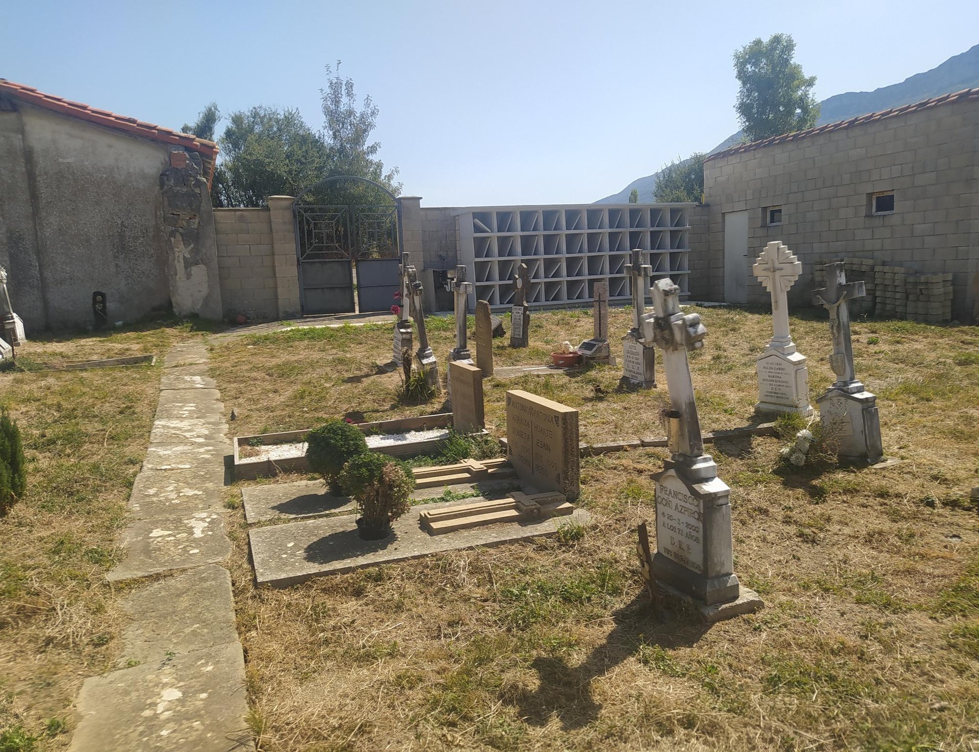 Ihabarko kanpo santuan kolunbarioak jarri ditu kontzejuak