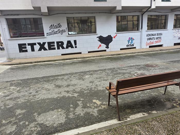 UPNk presoen aldeko eta Guardia Civilaren kontrako kartel eta pintaden kontra