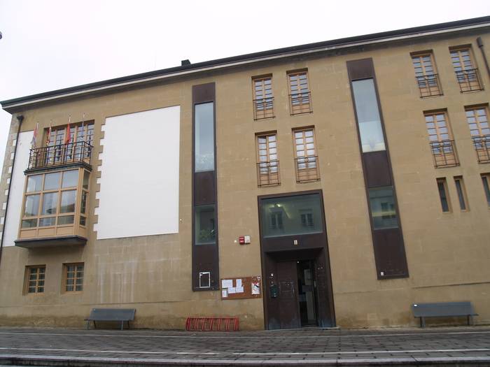 Kontribuzio zergaren garaia