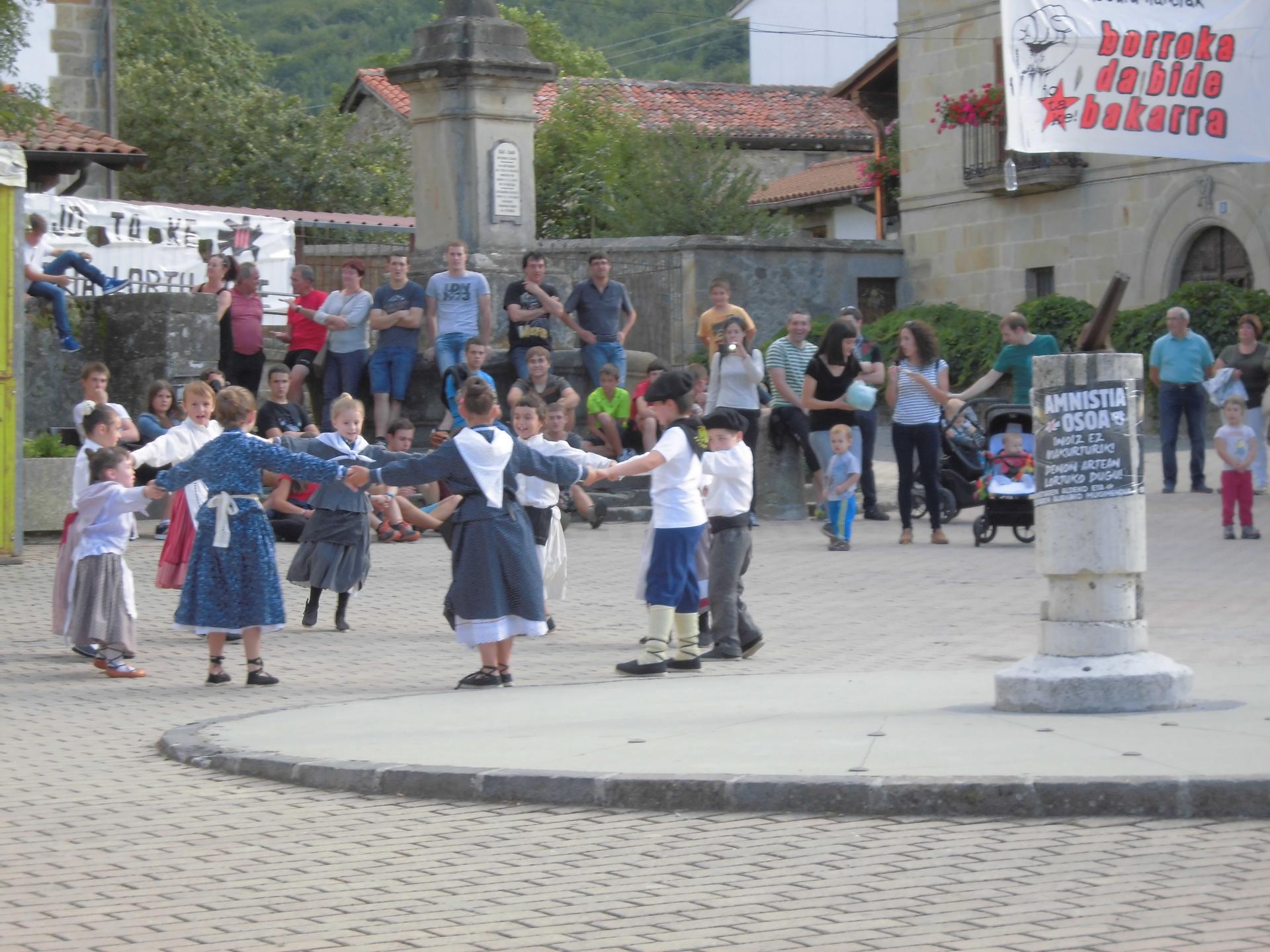 Festak herrian eta mendian 