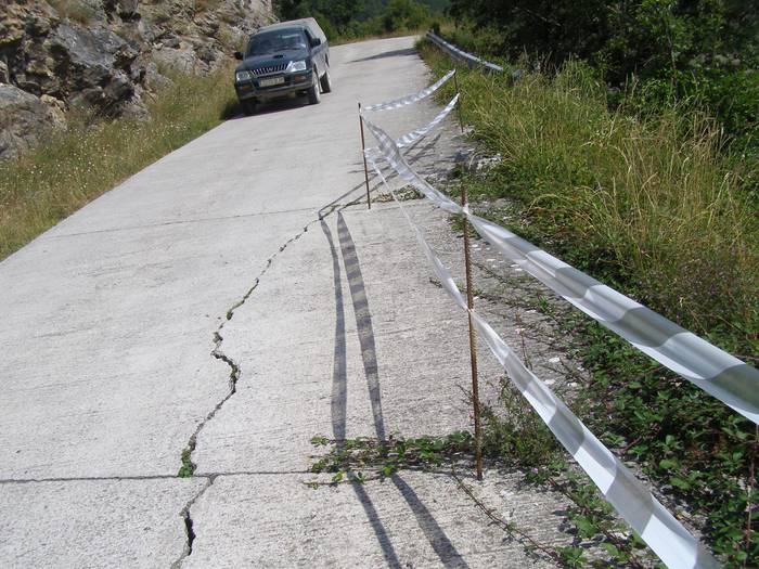 Vuelta hilabete batera eta pistan konponketarik ez
