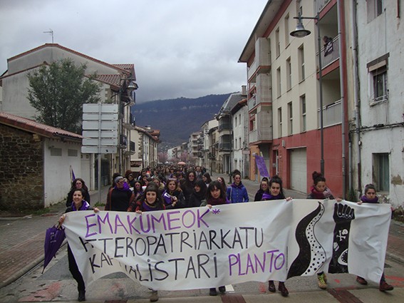 Hainbat gizonek bat egin dute greba deialdiarekin