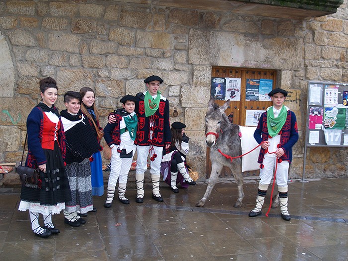 Kintoz bete dira kaleak - 19